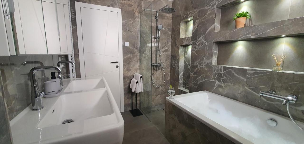 Aquamarine Deluxe Apartment ดูบรอฟนิก ภายนอก รูปภาพ